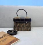 Ladies fashion classic handheld crossbody bag - Image 9