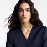 LOUIS VUITTON ESSENTIAL V NECKLACE M00857 - Image 2