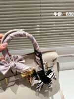 Hermès Birkin Togo Calf Gold Hardware Cream White size: 30Cm/ 25Cm - Image 5