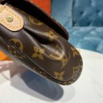 Louis Vuitton Monogram Canvas Favorite MM M40718 - Image 6
