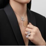 VAN CLEEF ARPELS LOTUS PENDANT, 3 FLOWERS VCARP7TG00 - Image 2