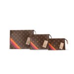 LOUIS VUITTON TRIO TOILET POUCH MON MONOGRAM P01952 (25*20*6cm)