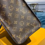 Louis Vuitton On My Side M55302 - Image 6