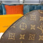 Louis Vuitton Monogram Canvas Cosmetic Pouch M47515 - Image 5