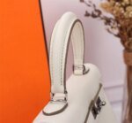 Hermès Kelly Togo Calf Sliver hardware Milkshake white size: 25Cm/ 28Cm - Image 4