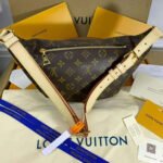 Louis Vuitton Monogram Canvas Bumbag M43644 - Image 3