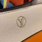 Louis Vuitton On My Side M56077 - Image 10