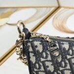 Ladies Fashion Classic Blue Print Chain Handbag - Image 3