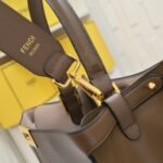 Ladies classic fashion handbag - Image 8