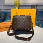 Louis Vuitton Monogram Camera Bag M41510 - Image 2