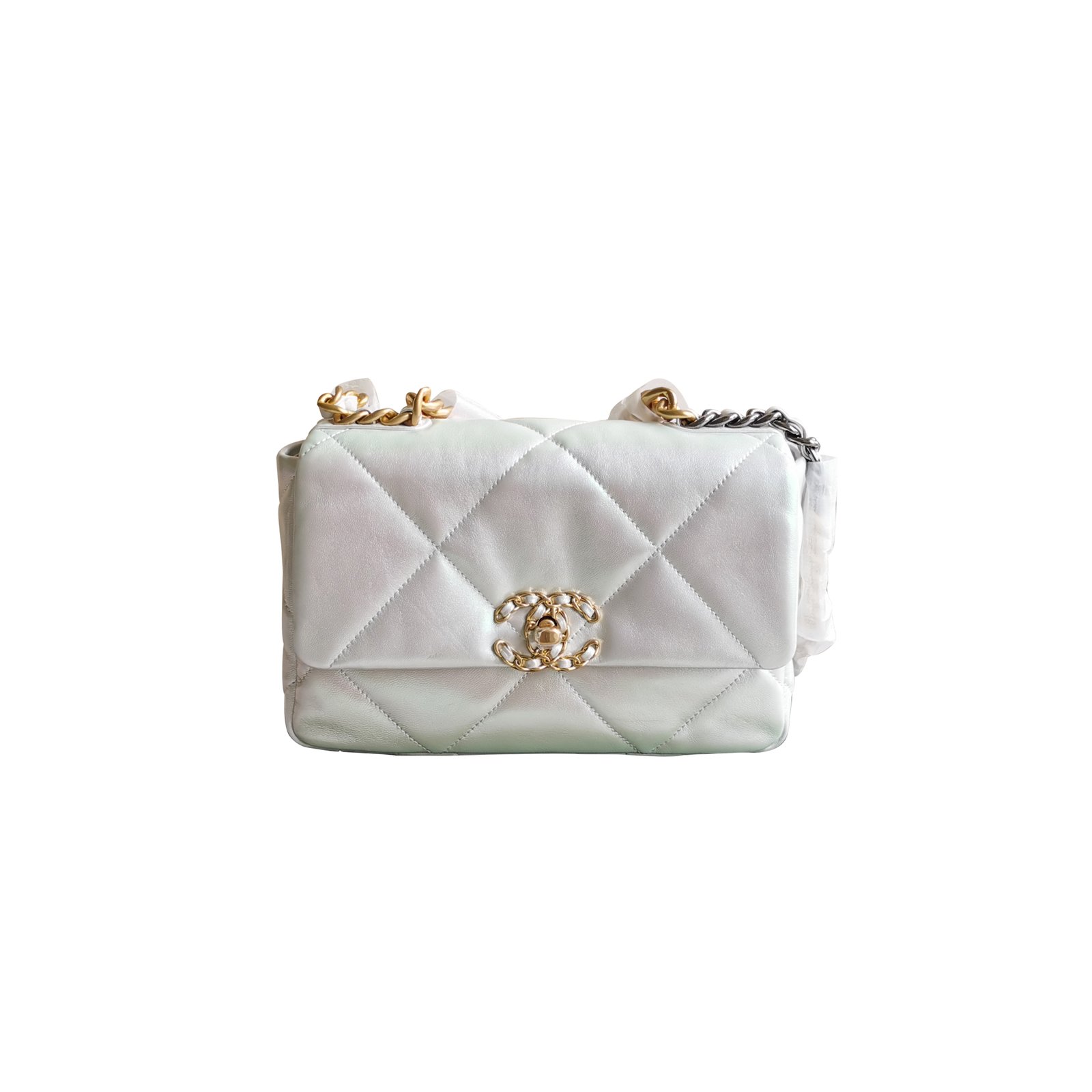 9088d3d538a992d10877ef9fb005b05a2eeeb12b CHANEL IRIDESCENT WHITE LAMBSKIN QUILTED 19 FLAP MEDIUM MIXED HARDWARE FLAP LIGHT GOLD AS1160 (26*17*8cm) - Image 1