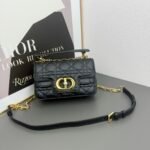 Ladies versatile fashionable hand chain bag