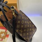 Louis Vuitton On My Side M53823 - Image 7