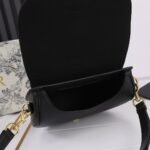 New women’s fashionable white crossbody handbag - Image 3