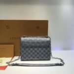 Louis Vuitton Twist MM M55480 - Image 8