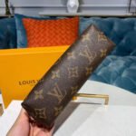 Louis Vuitton Monogram Canvas Cosmetic Pouch M47515 - Image 6