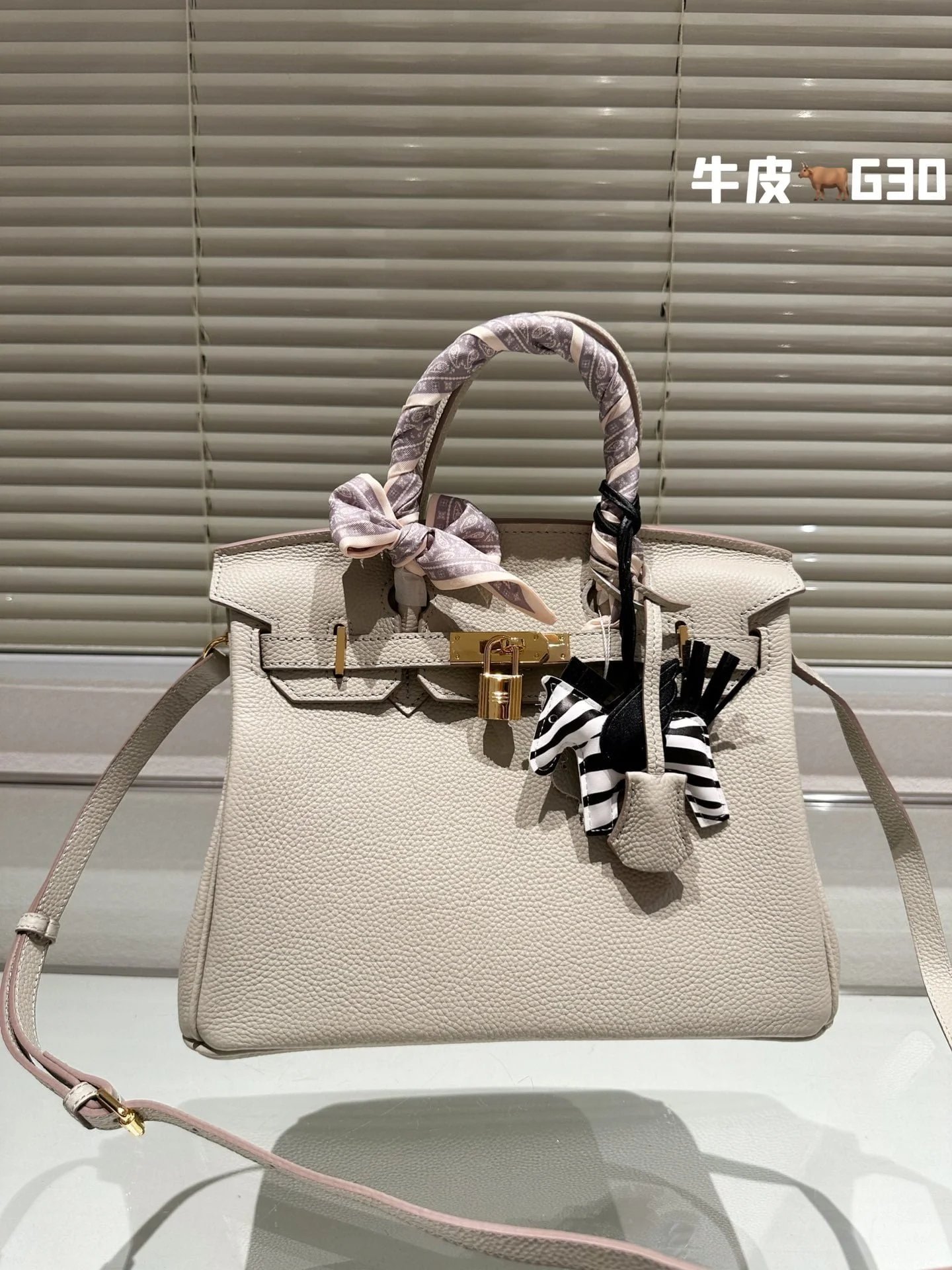 d47aff094aca819af0500ebf8b2835883ec6ef7a Hermès Birkin Togo Calf Gold Hardware Cream White size: 30Cm/ 25Cm - Image 1