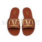 VALENTINO VLOGO SIGNATURE SLIDE SANDAL IN GRAINY COWHIDE WITH ACCESSORY 3W2S0M21HWS_0CR - Image 2