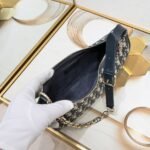 Ladies Fashion Classic Blue Print Chain Handbag - Image 2