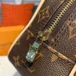 Louis Vuitton Monogram Canvas Toiletry Bag 25 M47527 - Image 8
