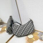 Ladies Fashion Classic Blue Print Chain Handbag - Image 5