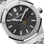 AUDEMARS PIGUET ROYAL OAK QUARTZ WATCH 67650ST.OO.1261ST.01 - Image 2